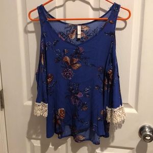 Xhilaration floral top